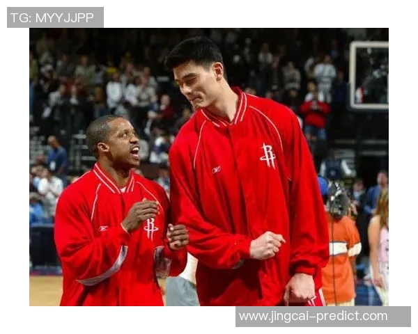 姚明经典瞬间回顾：从篮球场到人生舞台的传奇旅程