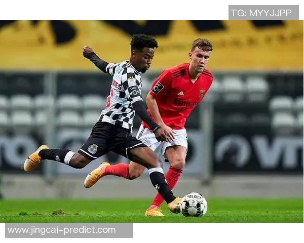 西甲精彩对决曼联3-0战胜本菲卡帽子戏法点燃全场激情 西甲精彩对决曼联3-0战胜本菲卡帽子戏法点燃全场激情